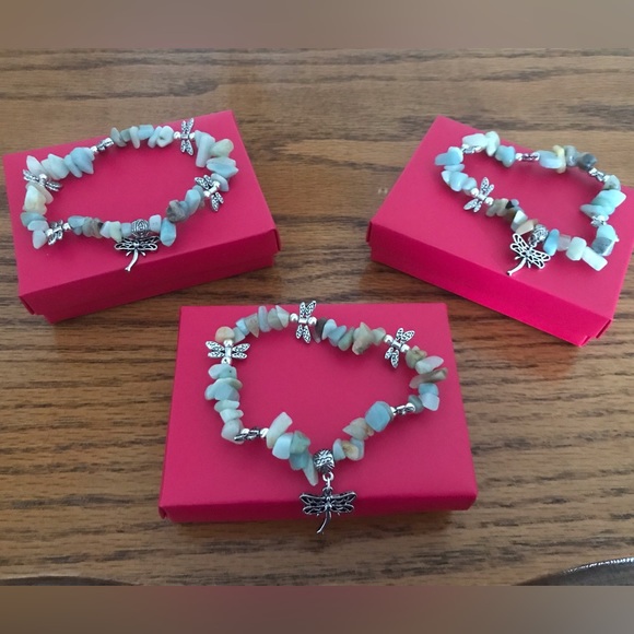 Very Pretty Avon Stretch Dragonfly Bracelet - Picture 1 of 4